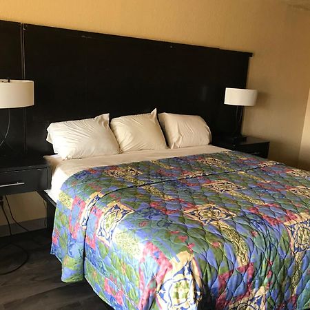 Deluxe Inn 基尔戈 外观 照片