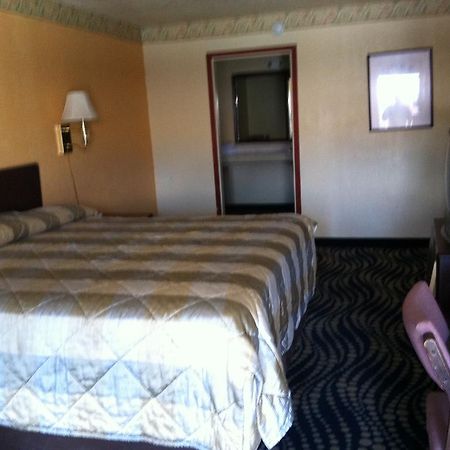 Deluxe Inn 基尔戈 客房 照片