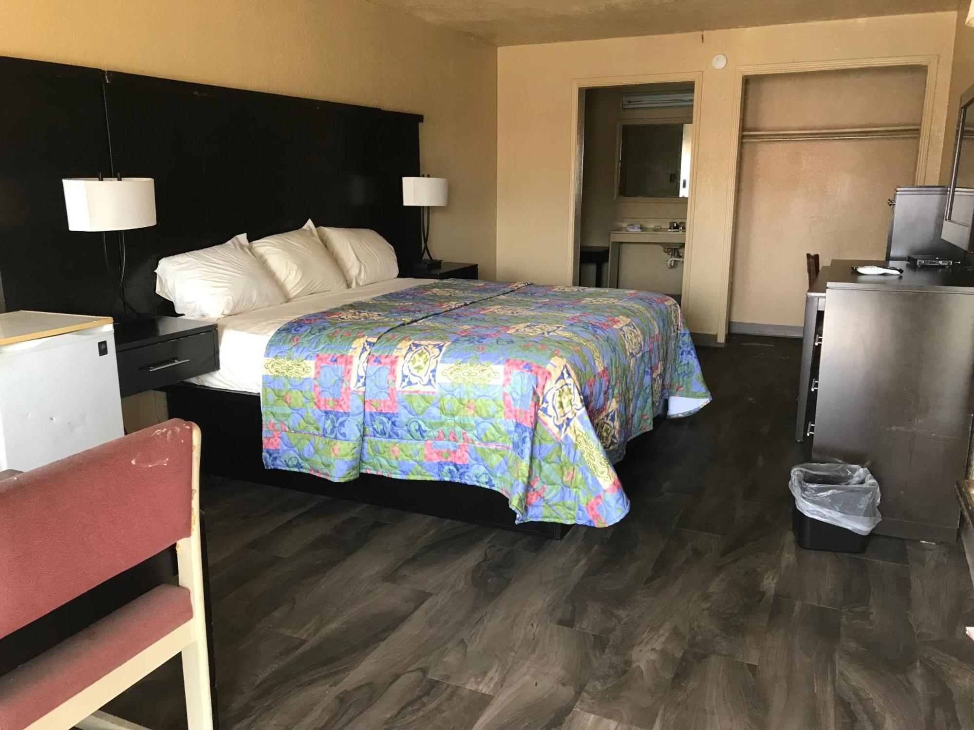 Deluxe Inn 基尔戈 外观 照片