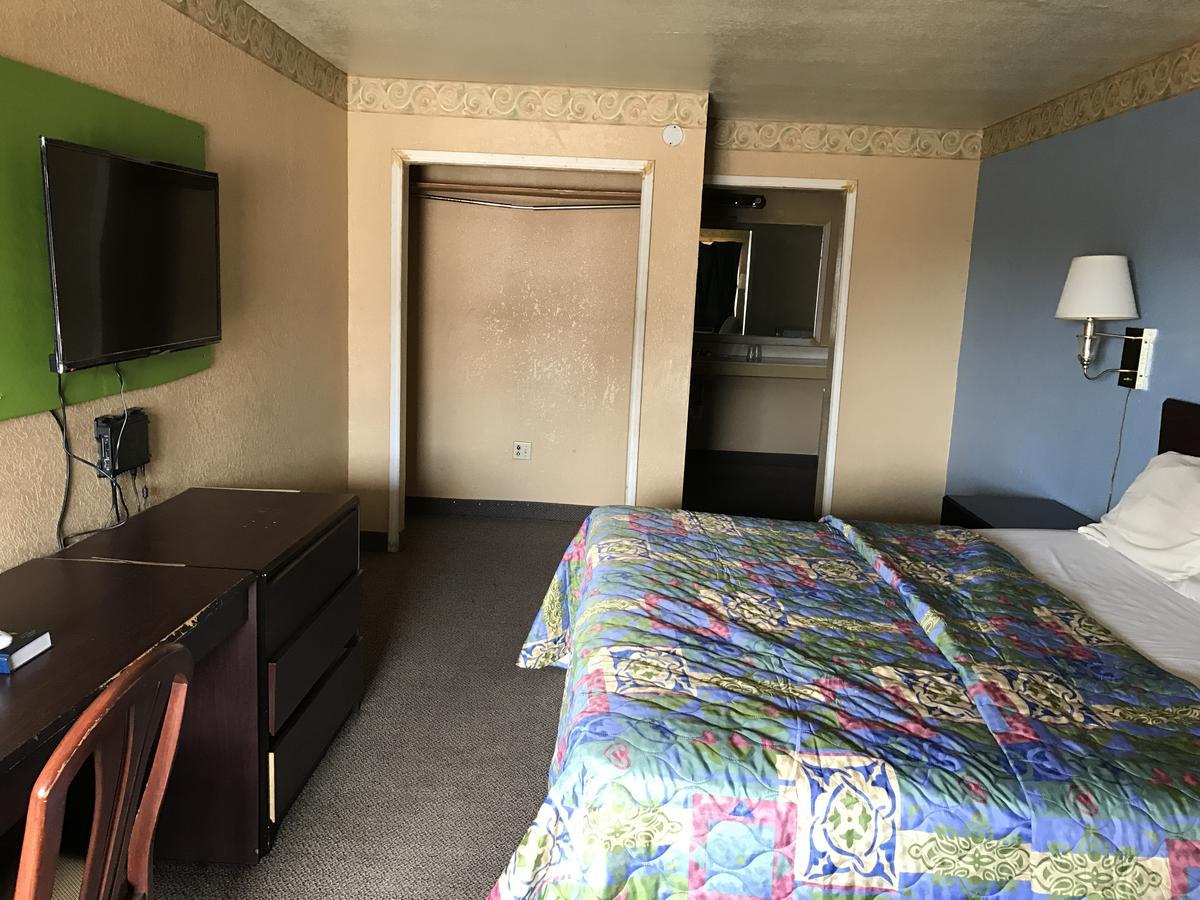 Deluxe Inn 基尔戈 外观 照片